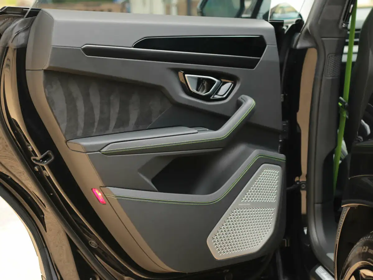 2024-lamborghini-urus-40-no-trim-big-66