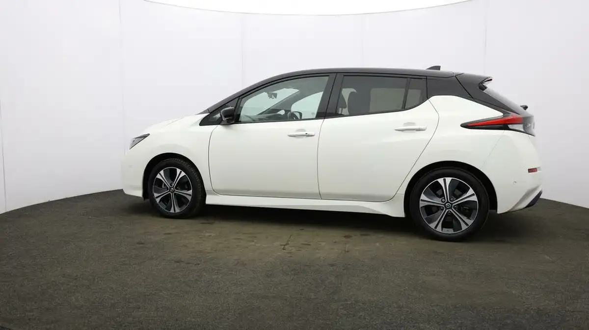2021-nissan-leaf-e-tekna-big-57
