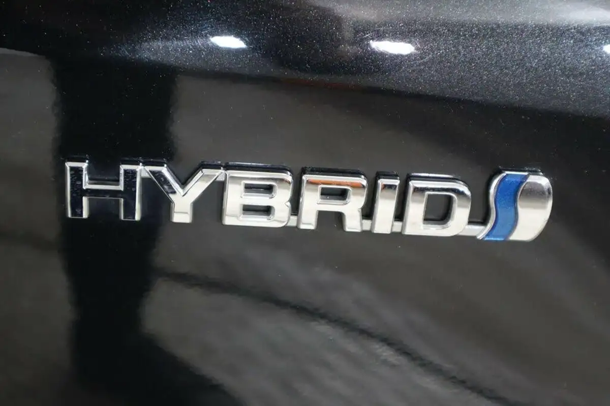 2021-toyota-corolla-18-vvt-i-icon-tech-spare-wheel-touring-sports-5d-big-45