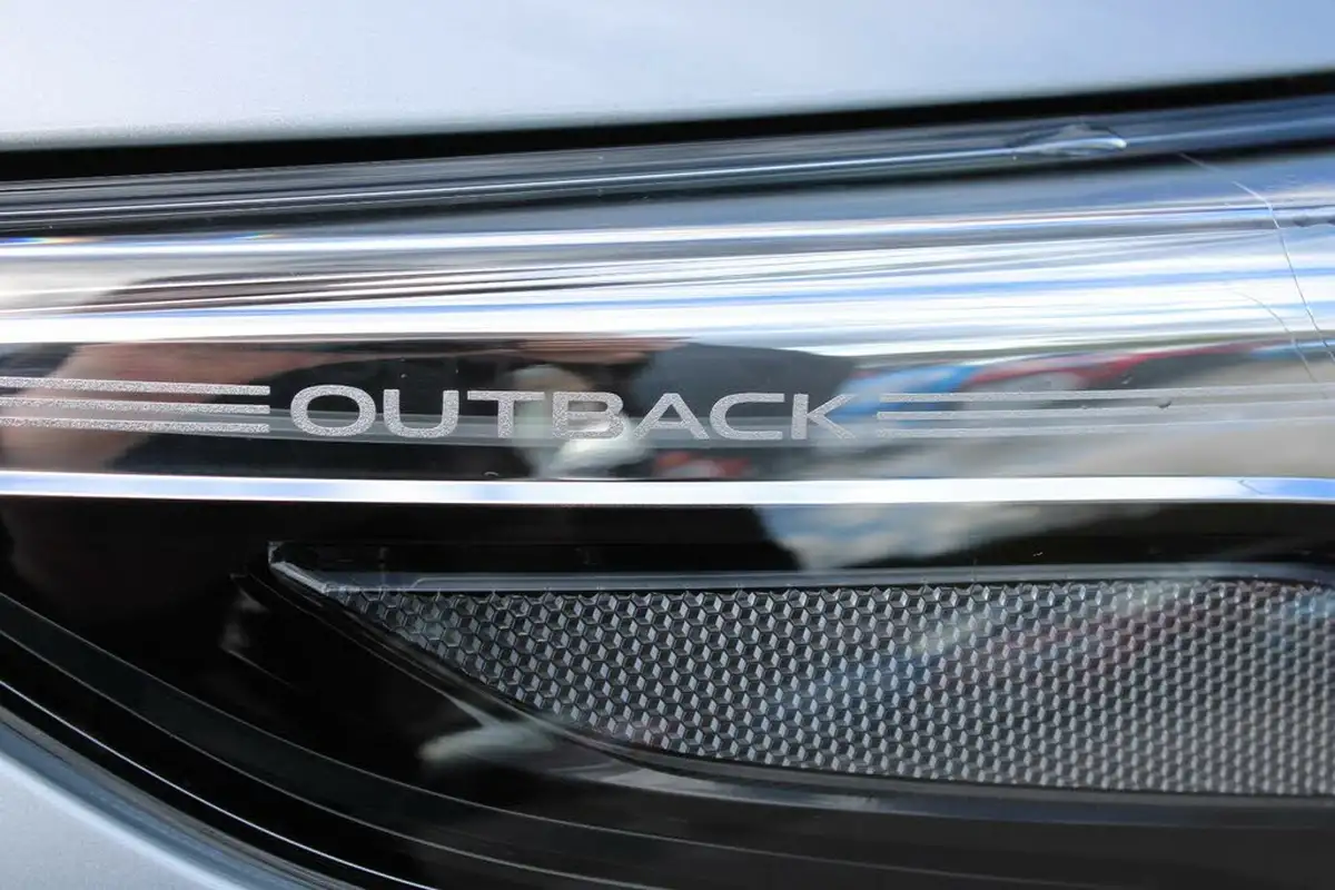 2024-subaru-outback-25i-field-big-9