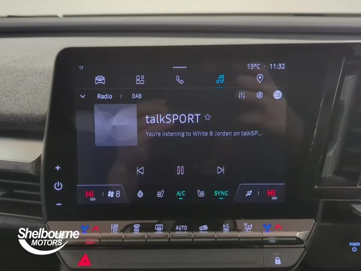 2023-renault-megane-e-tech-e-techno-big-28