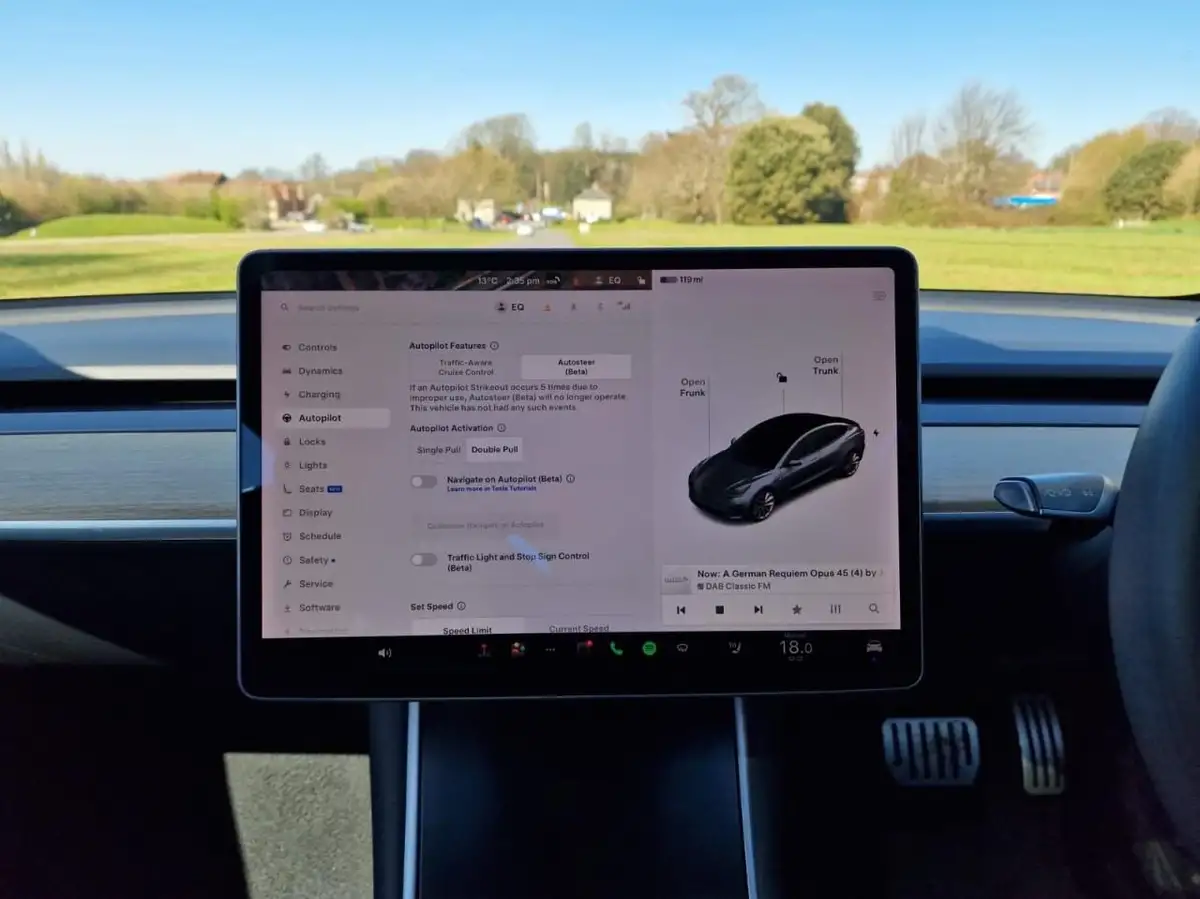 2019-tesla-model-3-e-4x4-performance-pack-big-13
