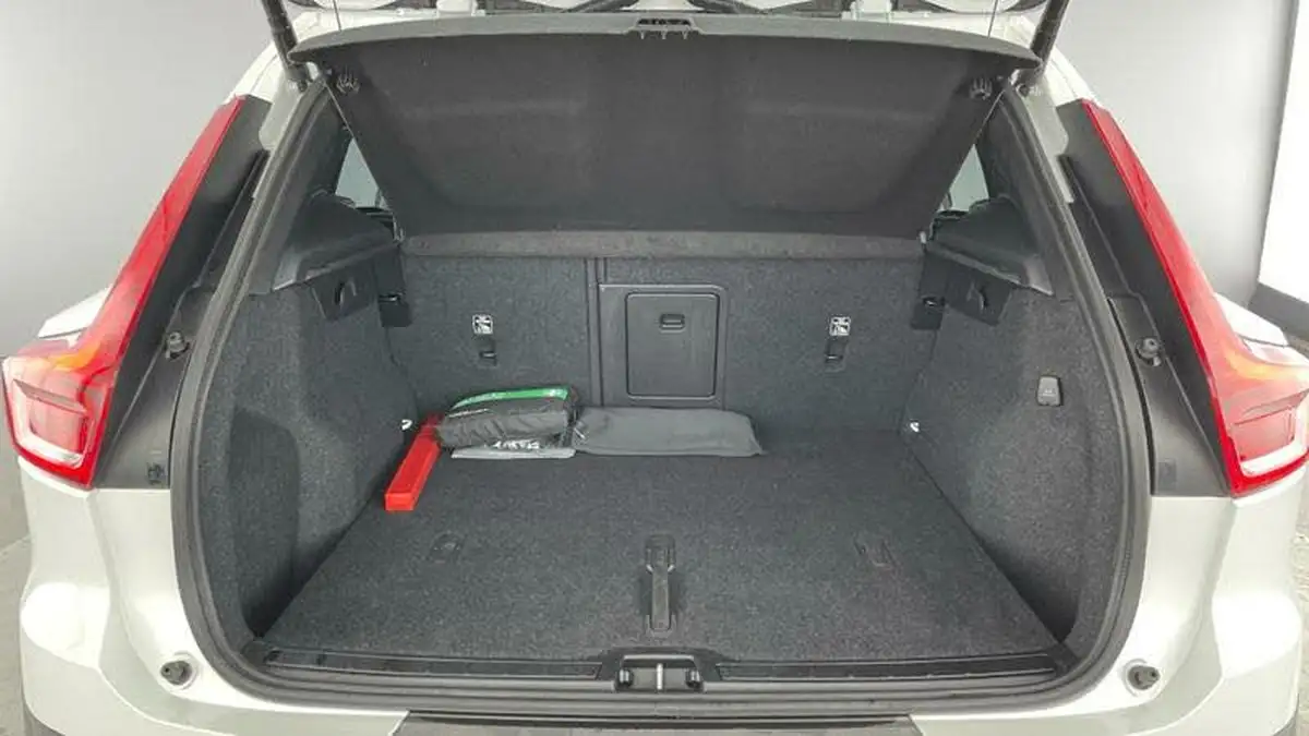 2024-volvo-xc40-20-b4-plus-big-27