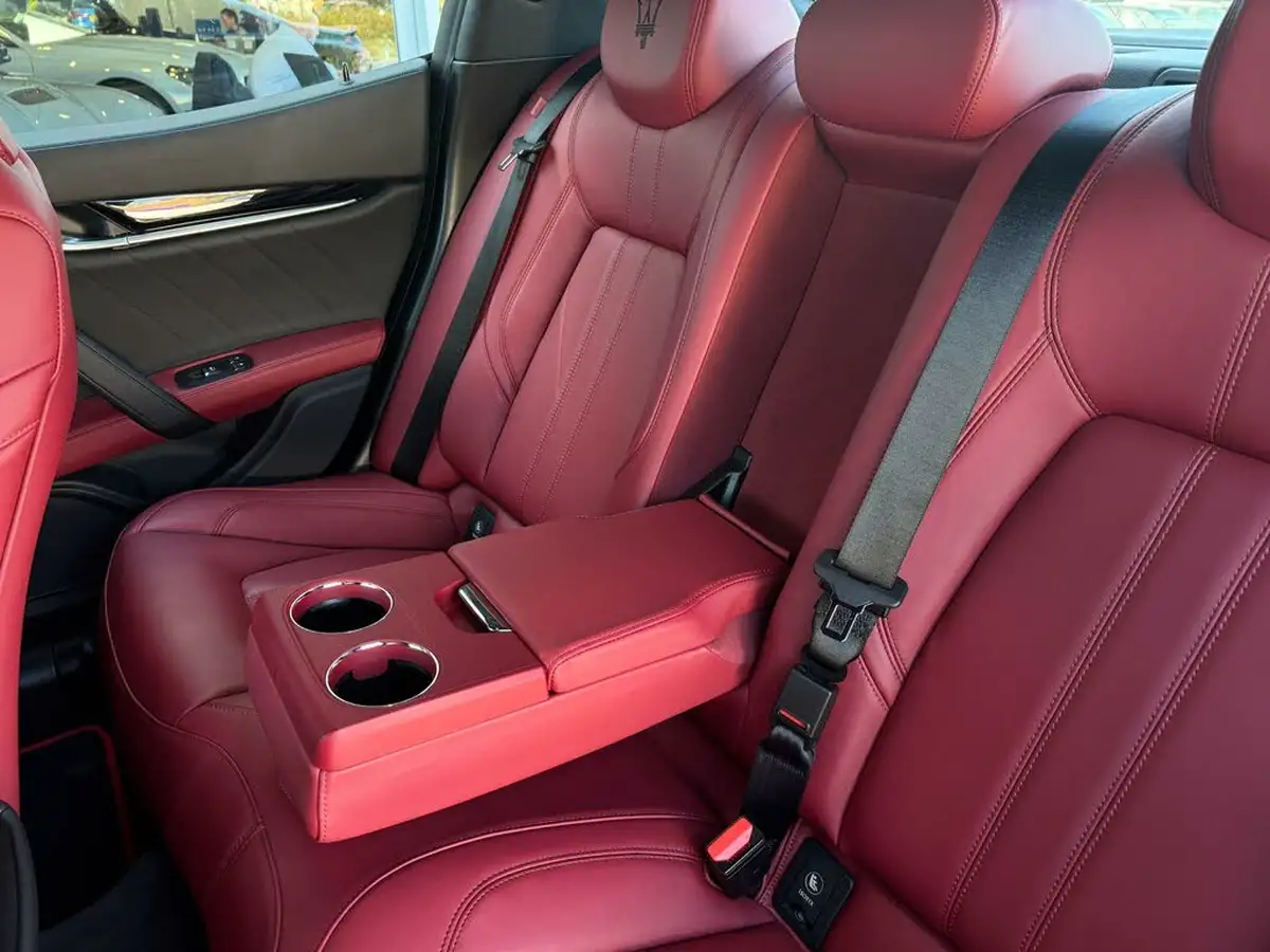 2022-maserati-ghibli-30-modena-350ps-big-17