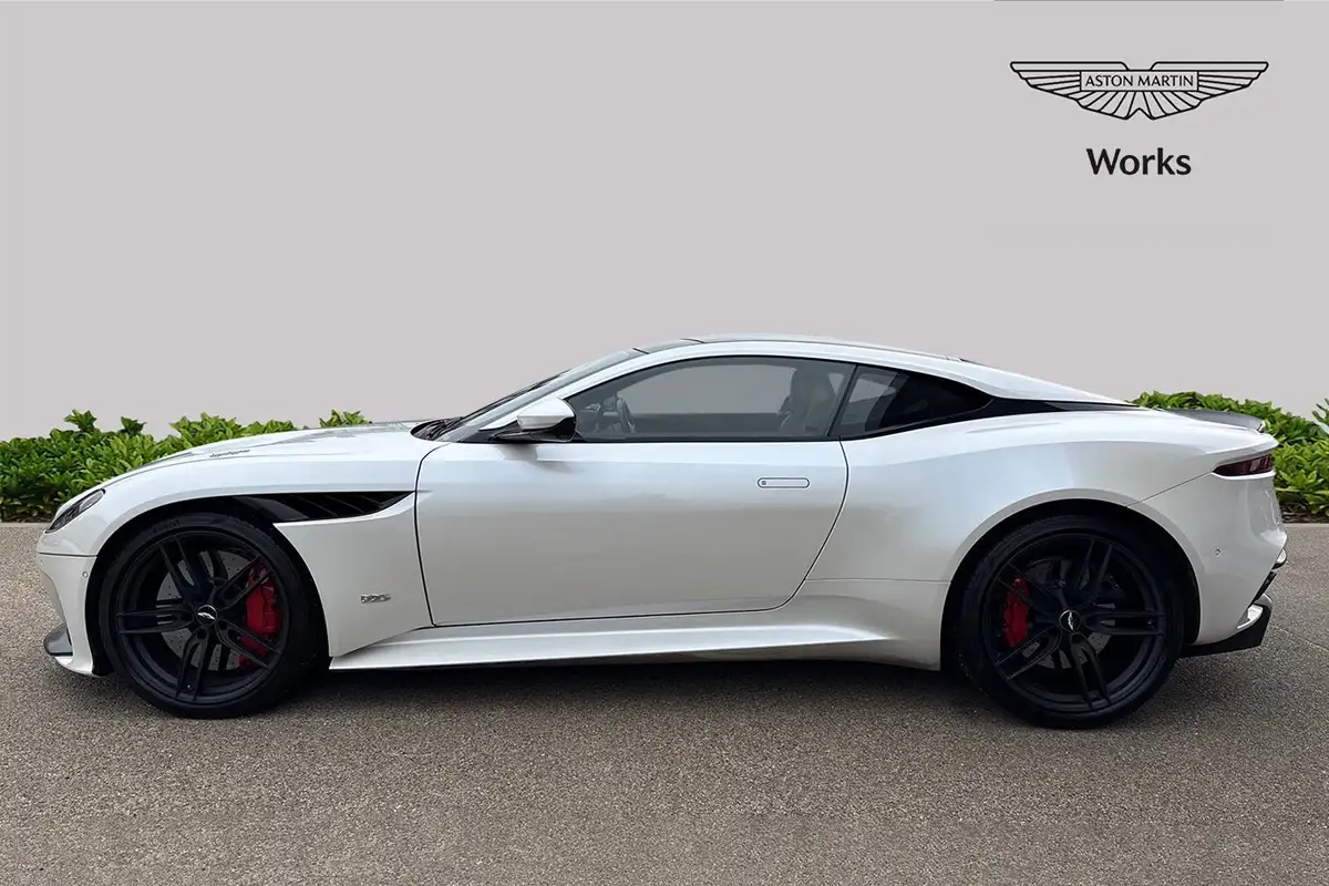 2019-aston-martin-dbs-52-v12-superleggera-big-12