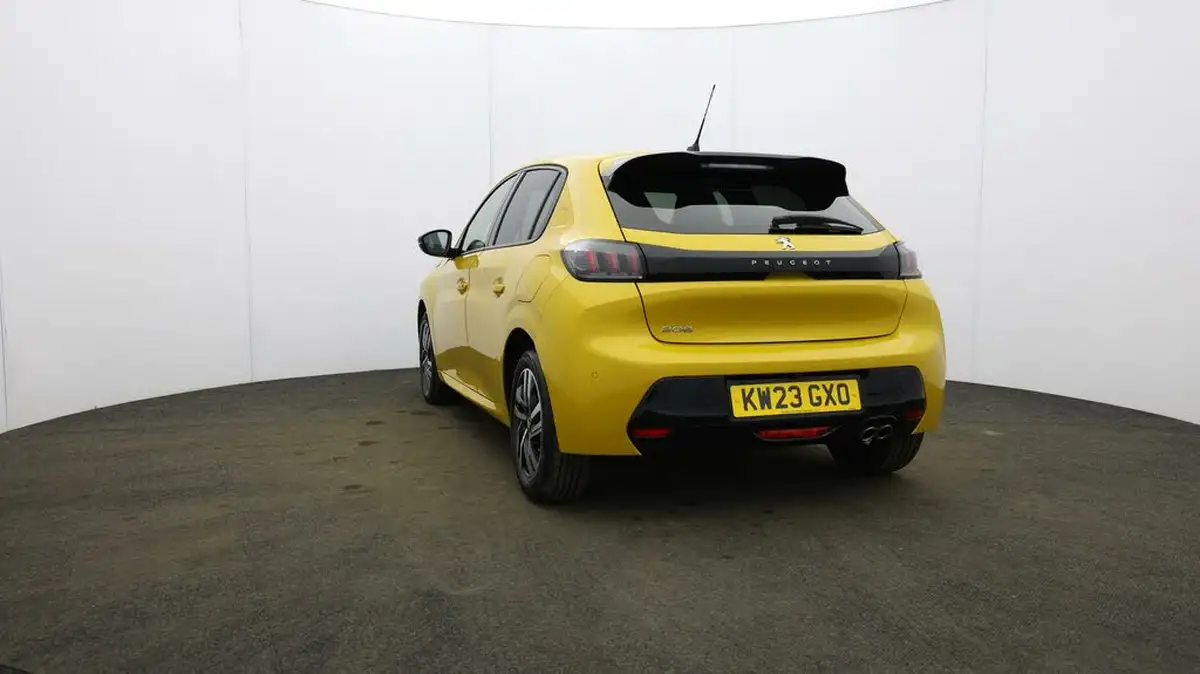 2023-peugeot-208-12-puretech-allure-premium-130ps-eat8-big-29