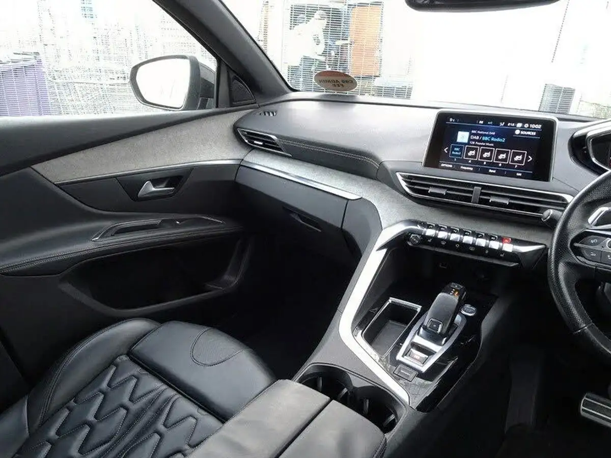 2018-peugeot-5008-suv-20-bluehdi-gt-180bhp-eat6-big-30