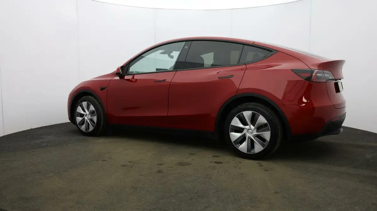 2022-tesla-model-y-e-long-range-big-59