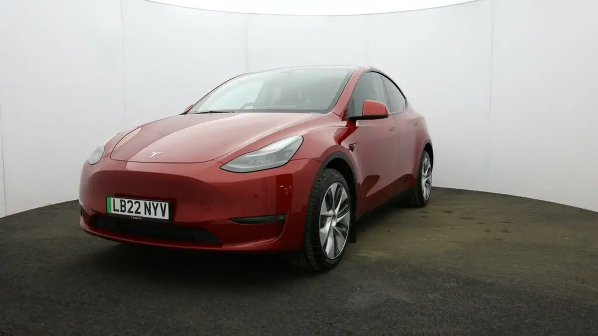 2022-tesla-model-y-e-long-range-big-31