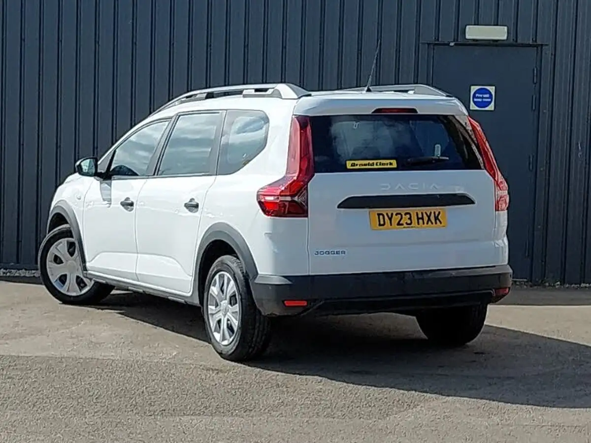 2023-dacia-jogger-10-tce-essential-big-1