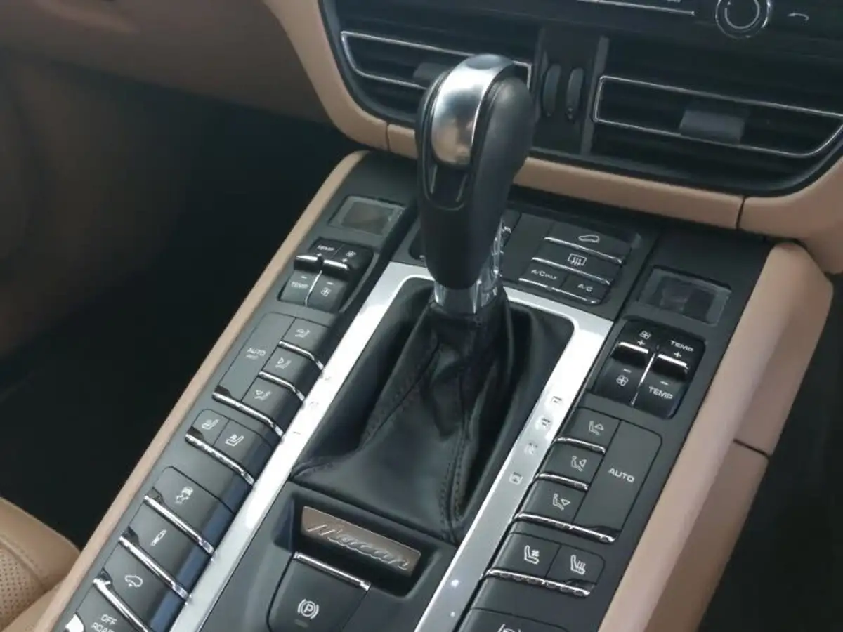 2019-porsche-macan-29-v6-turbo-big-15