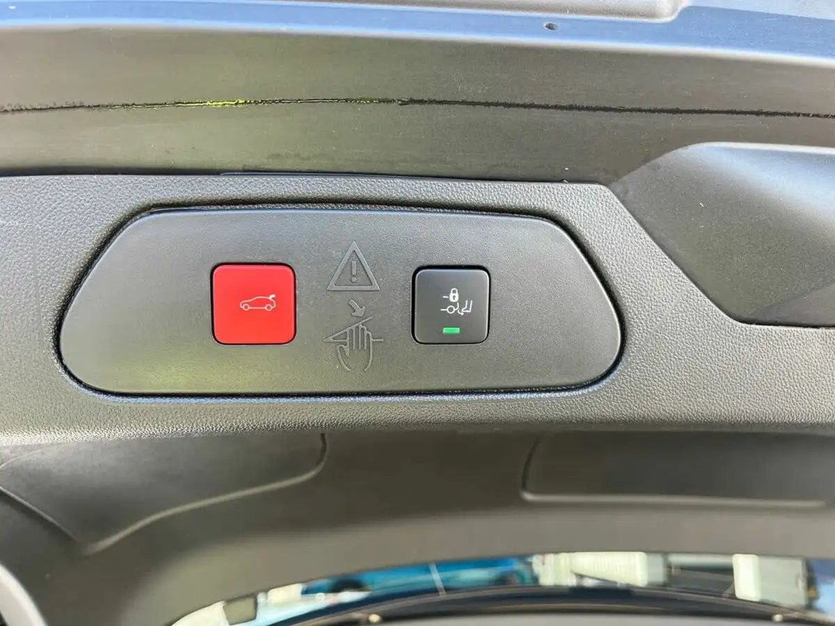 2023-vauxhall-grandland-12-ultimate-130ps-auto-big-17
