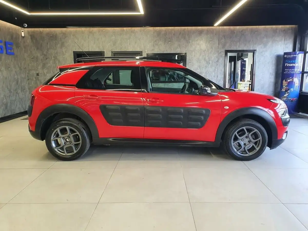 2016-citroen-c4-cactus-12-puretech-feel-110ps-ss-big-8