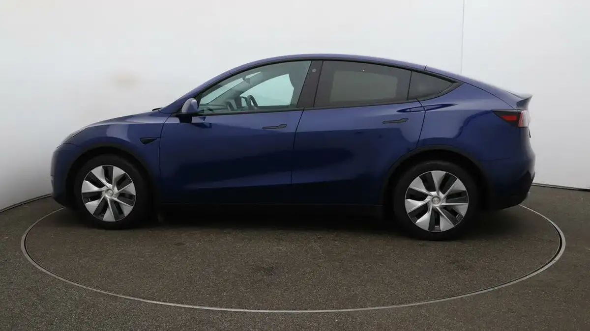 2022-tesla-model-y-e-long-range-big-62