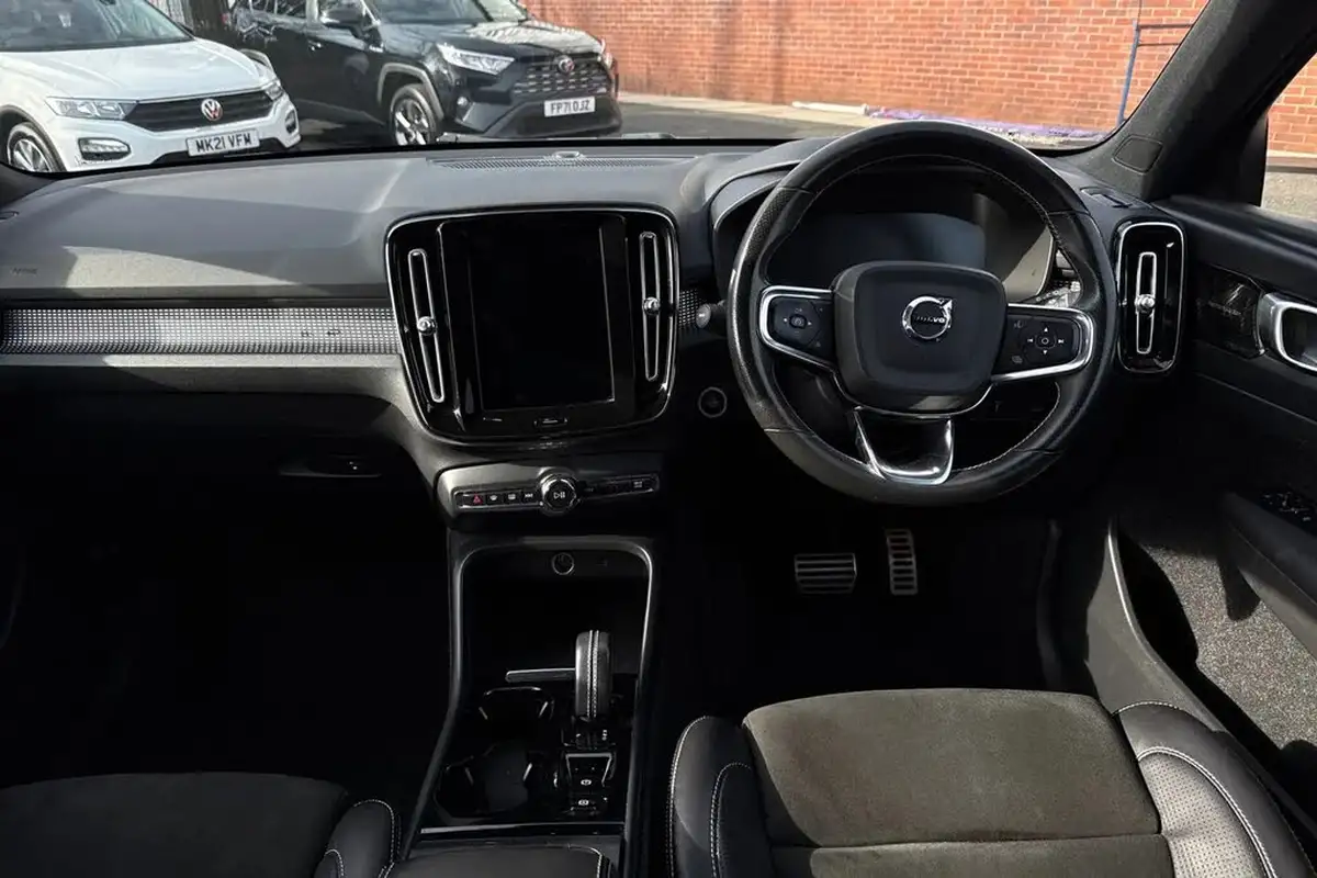2020-volvo-xc40-20-b4-r-design-awd-big-12