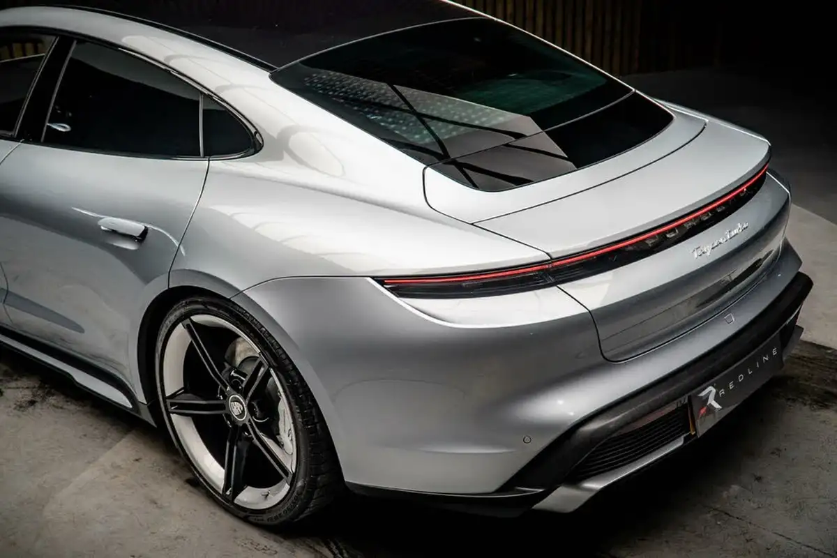 2022-porsche-taycan-e-turbo-big-13