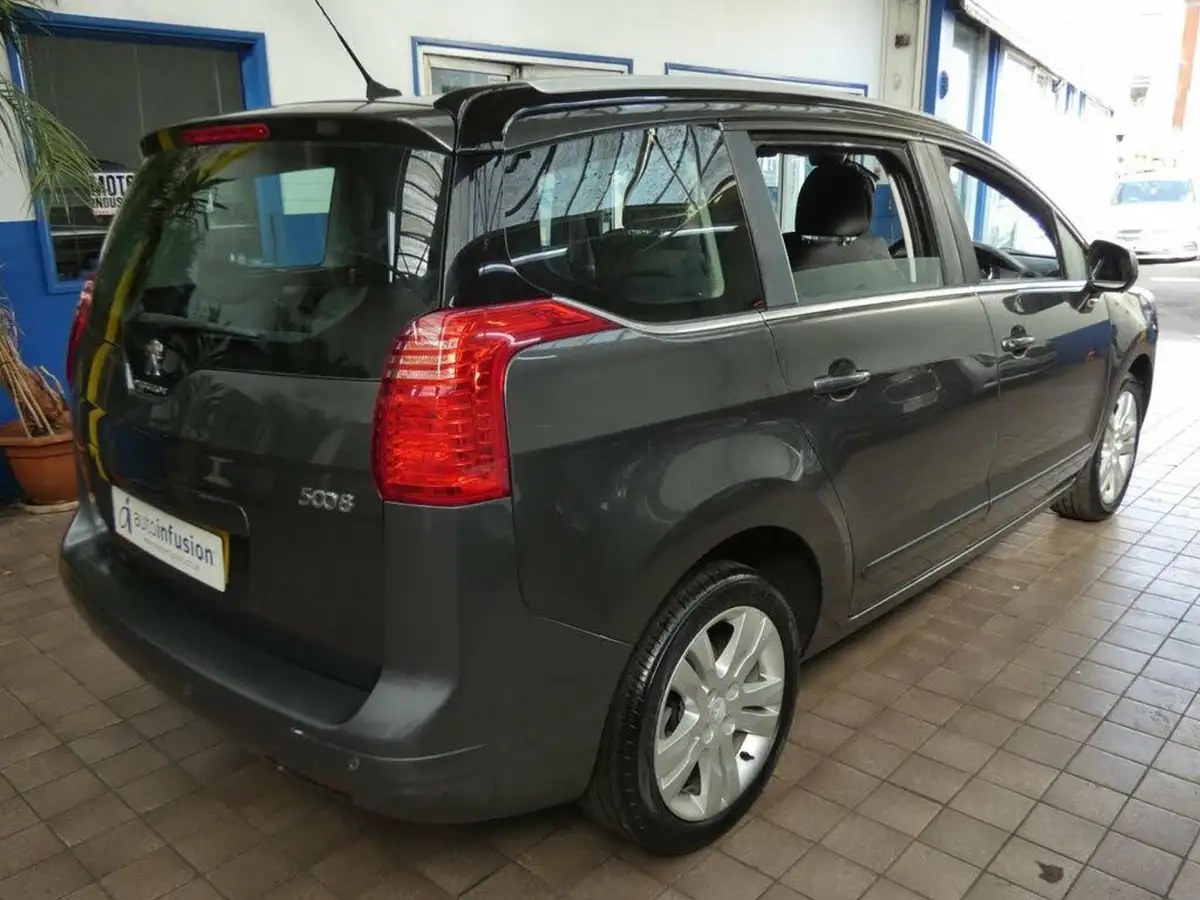 2014-peugeot-5008-16hdi-active-big-31