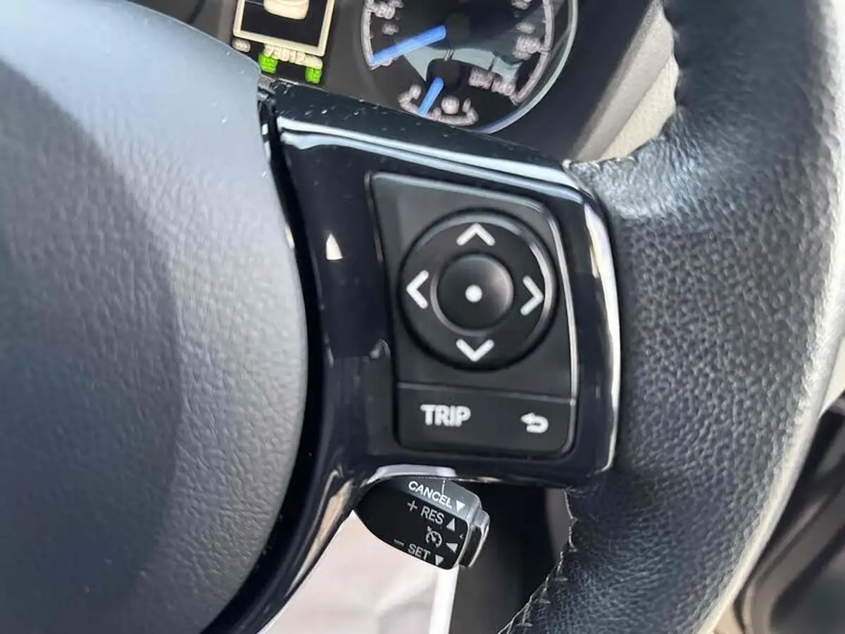 2019-toyota-yaris-15-vvt-i-icon-tech-98bhp-hybrid-1497cc-e-cvt-big-22