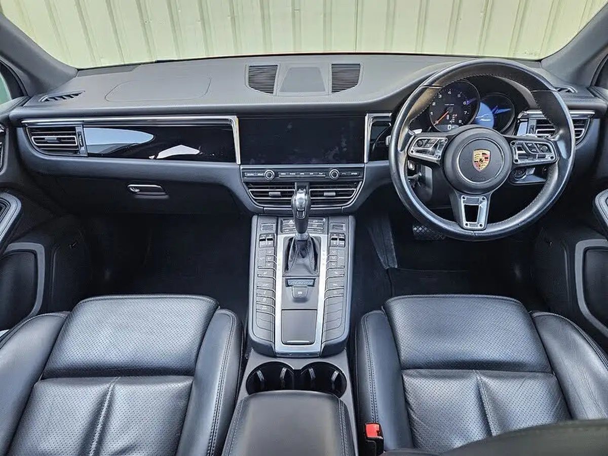 2018-porsche-macan-big-11