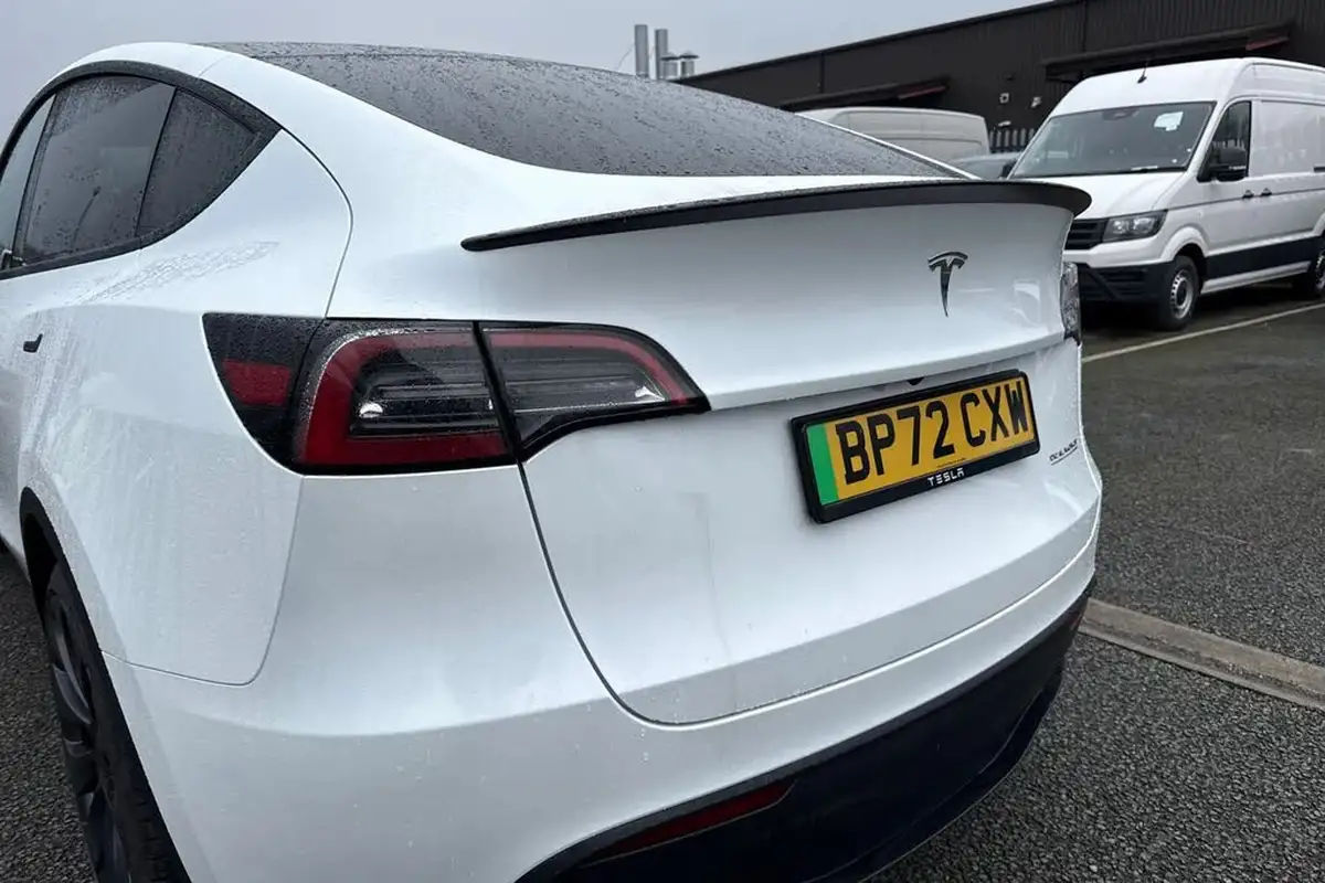 2023-tesla-model-y-e-performance-big-15