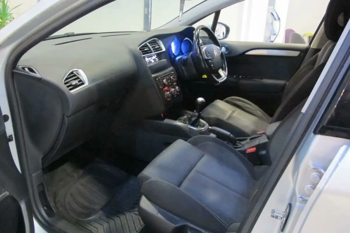 2012-citroen-c4-16td-vtr-16hdi-16v-90ps-big-35