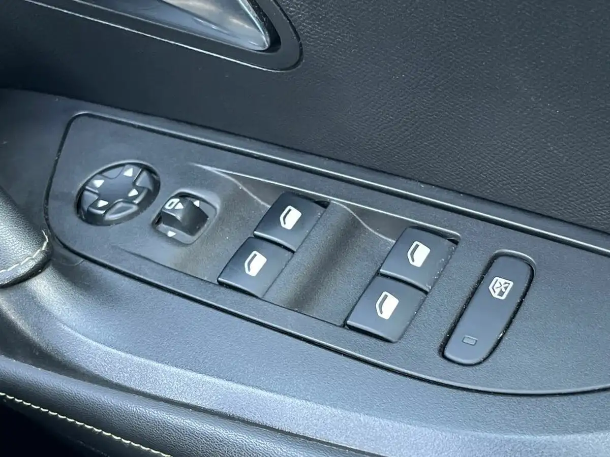 2021-peugeot-2008-suv-15-bluehdi-gt-big-27