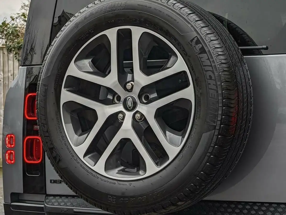 2024-land-rover-110-defender-30-d300-x-dynamic-hse-big-19