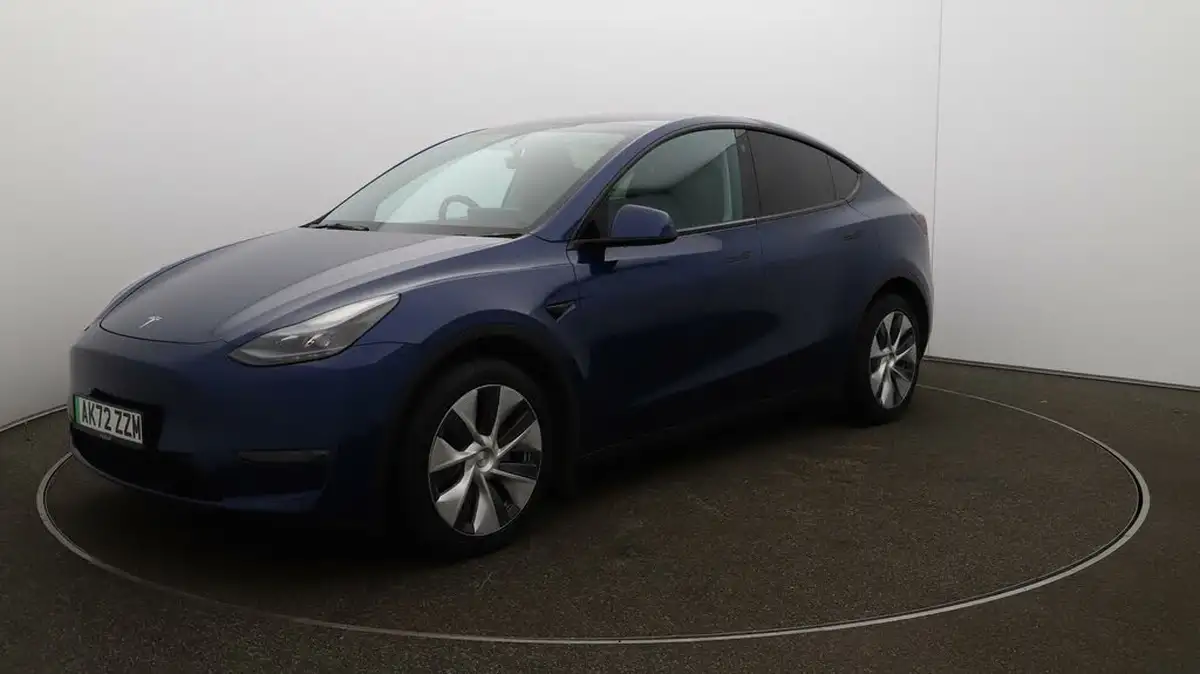 2022-tesla-model-y-e-long-range-big-60