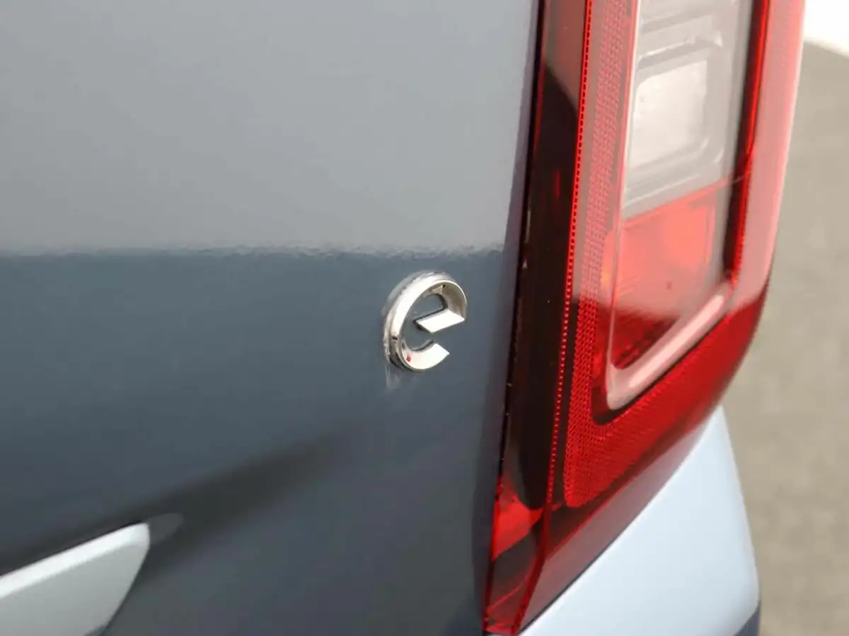 2024-vauxhall-combo-life-e-ultimate-big-50
