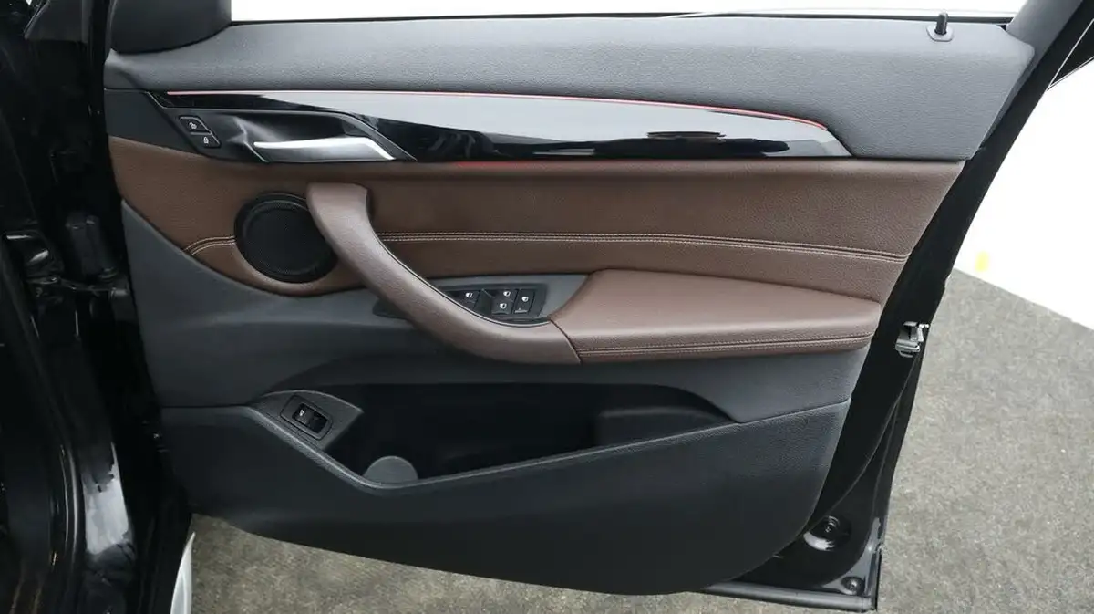 2021-bmw-x1-20-xdrive20i-xline-big-14