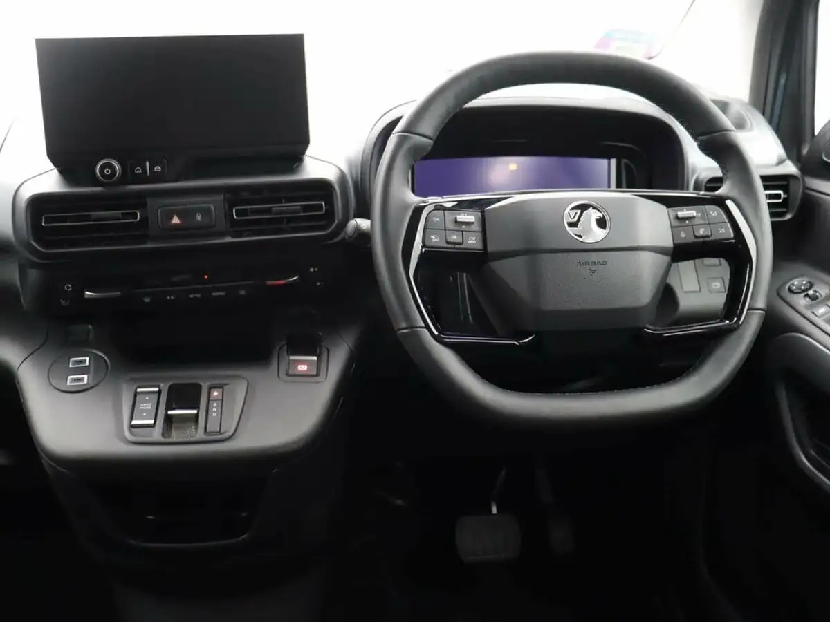 2024-vauxhall-combo-life-e-ultimate-big-22