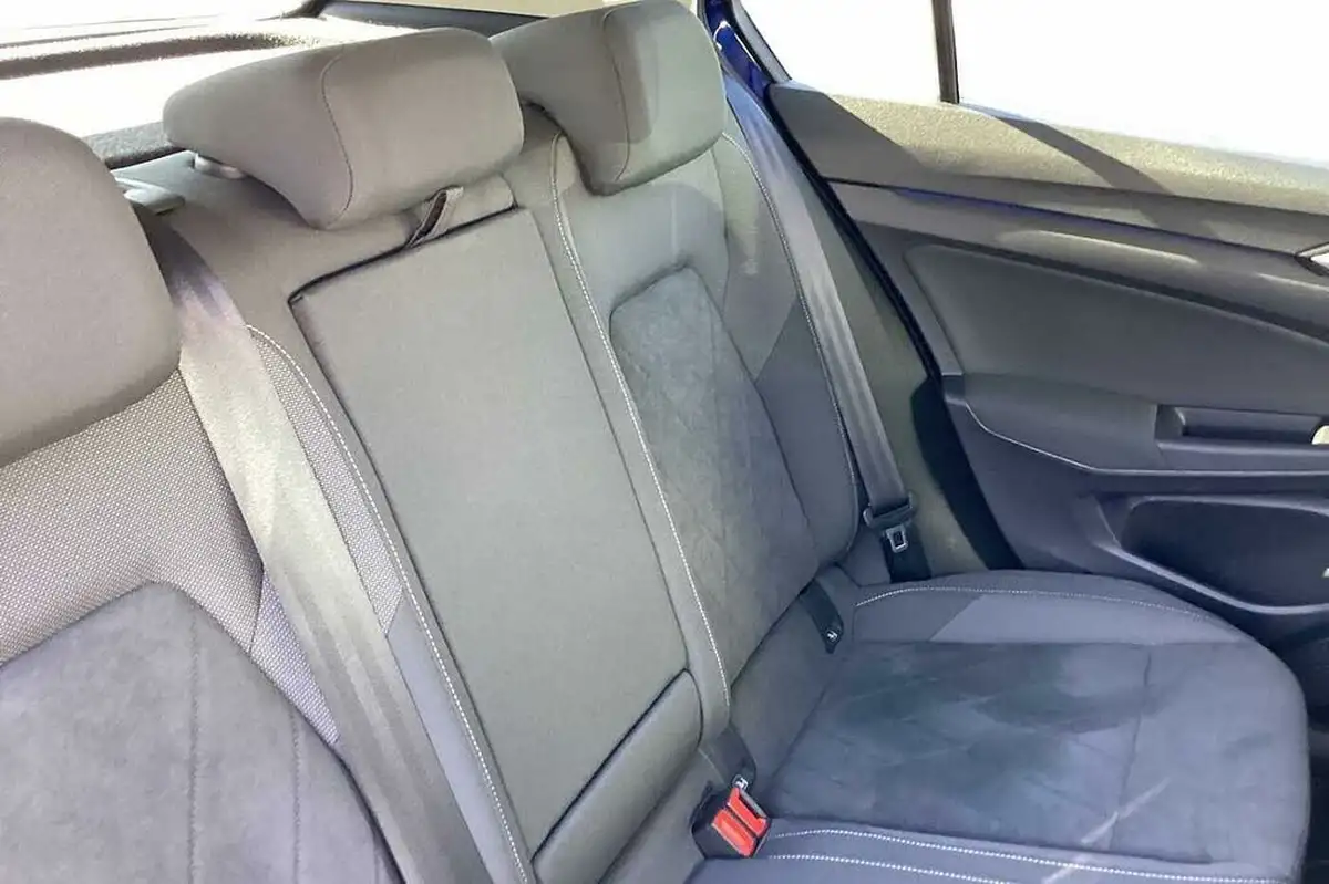 2022-volkswagen-golf-15-tsi-style-130ps-hatchback-big-7