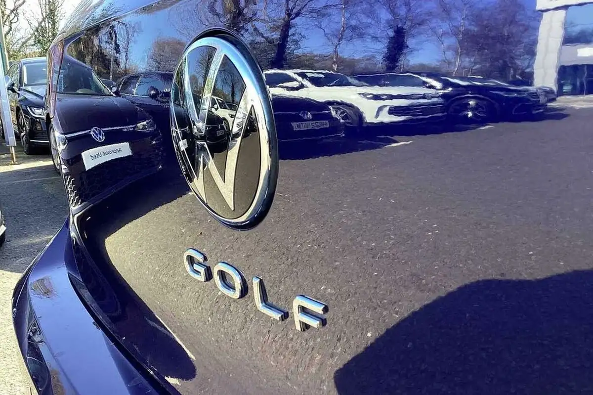 2022-volkswagen-golf-15-tsi-style-130ps-hatchback-big-31