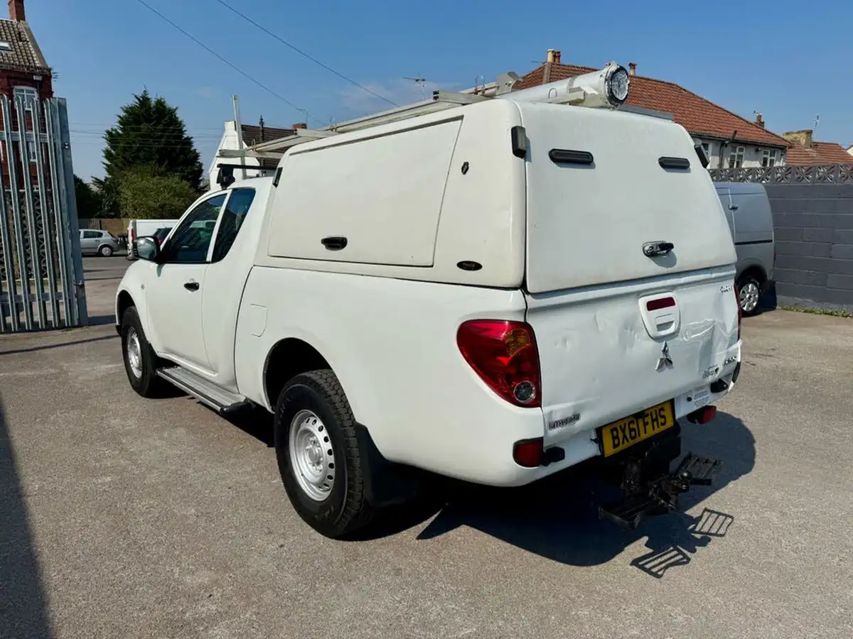2011-mitsubishi-l200-25td-4work-club-big-7