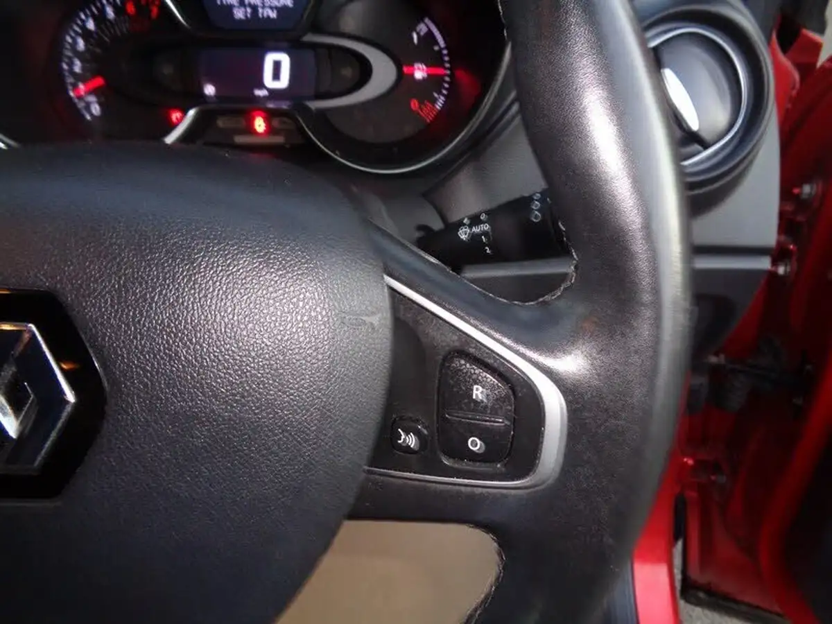 2017-renault-captur-09-tce-dynamique-s-nav-big-19
