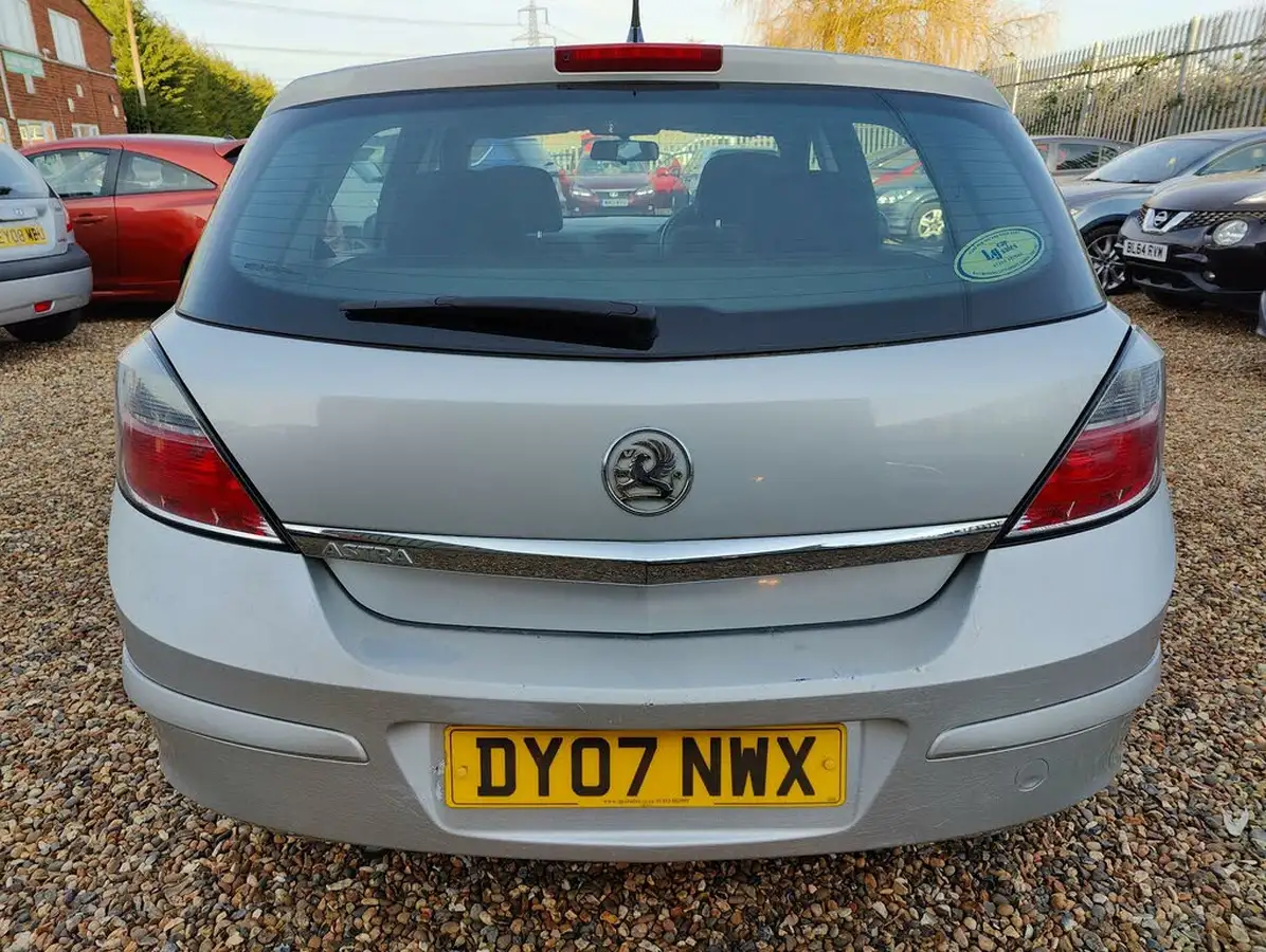 2007-vauxhall-astra-14-club-hatchback-big-5