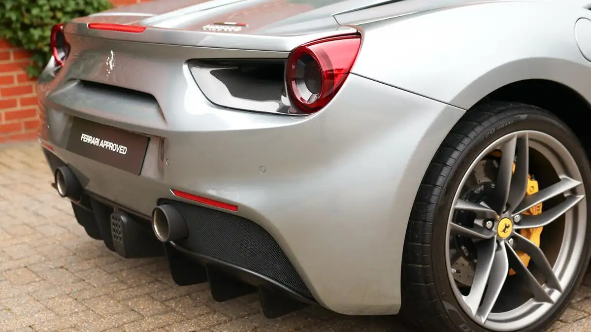 2016-ferrari-488-39-488-spider-big-9