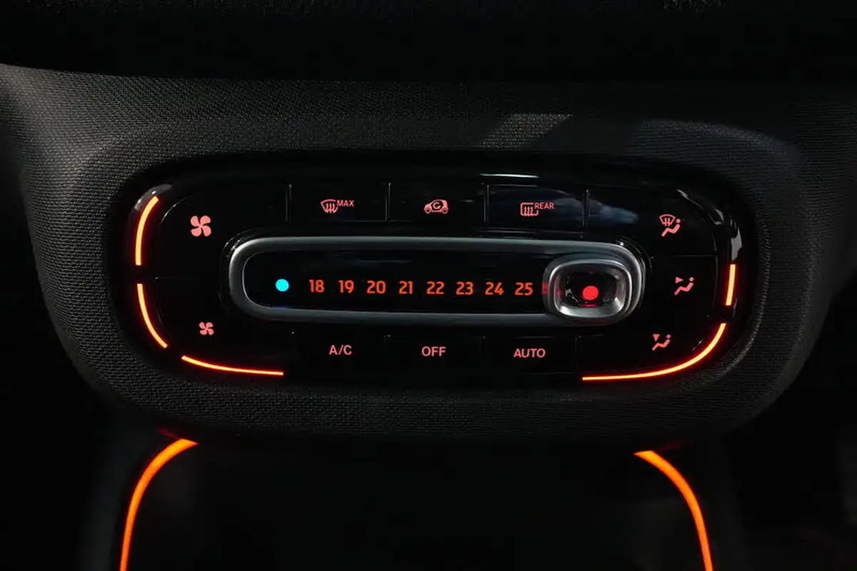 2021-smart-forfour-eq-exclusive-big-45