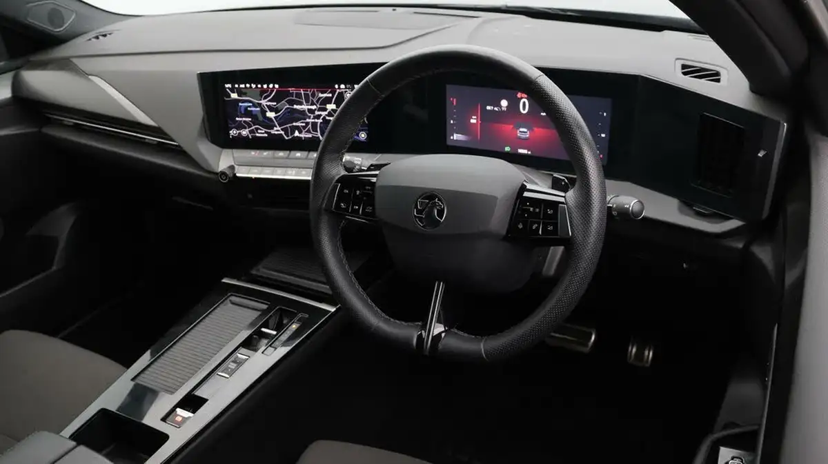 2023-vauxhall-astra-12-turbo-gs-hatchback-auto-big-9