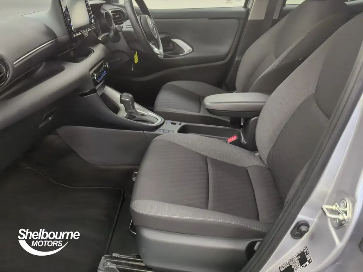 2021-toyota-yaris-15-vvt-i-design-big-8