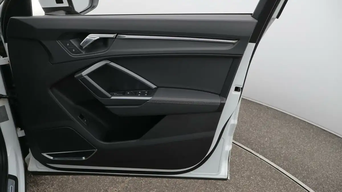 2020-audi-q3-20-45-tfsi-s-line-sportback-big-15
