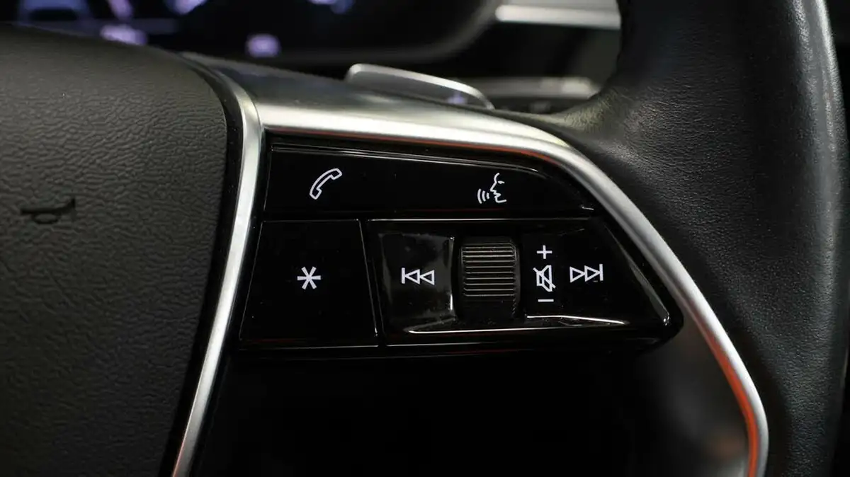2021-audi-e-tron-50e-technik-station-wagon-big-22