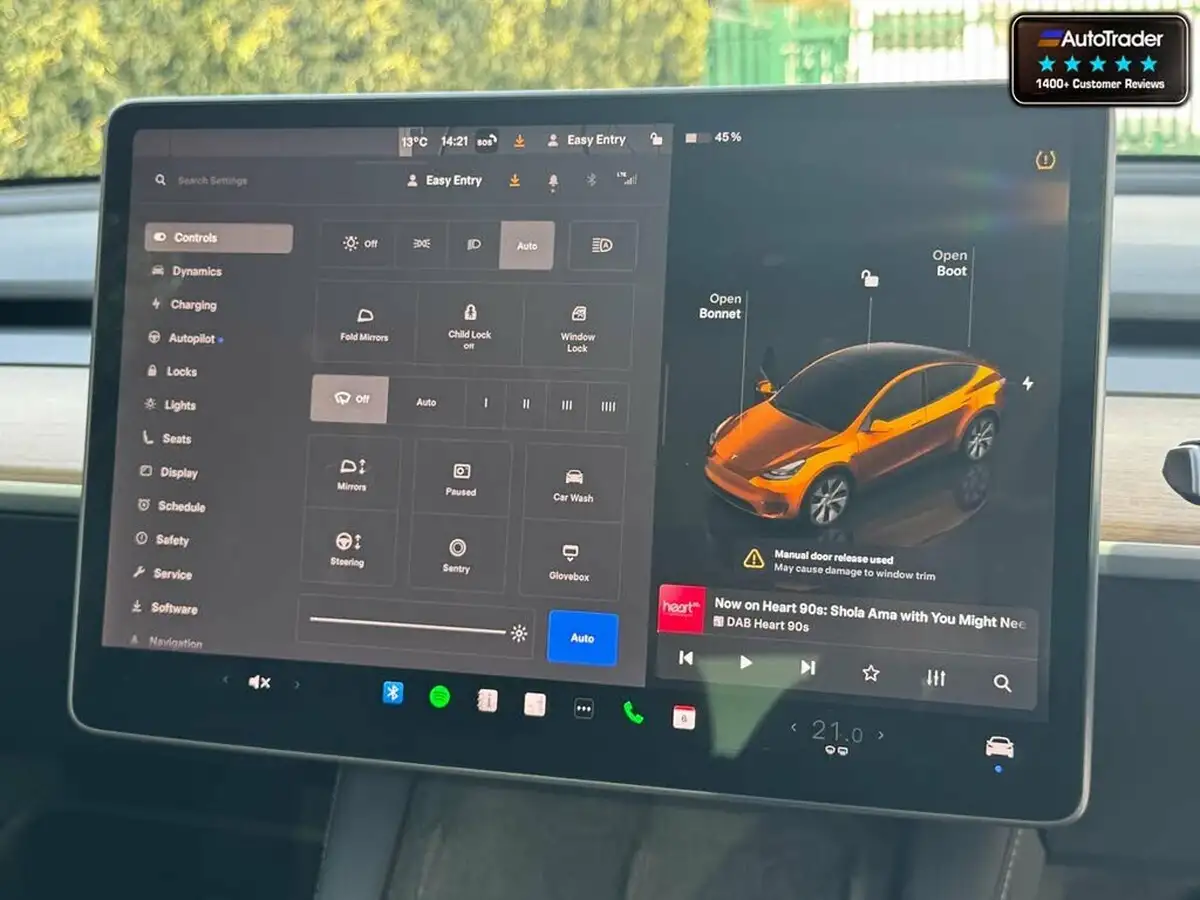 2022-tesla-model-y-e-long-range-big-15