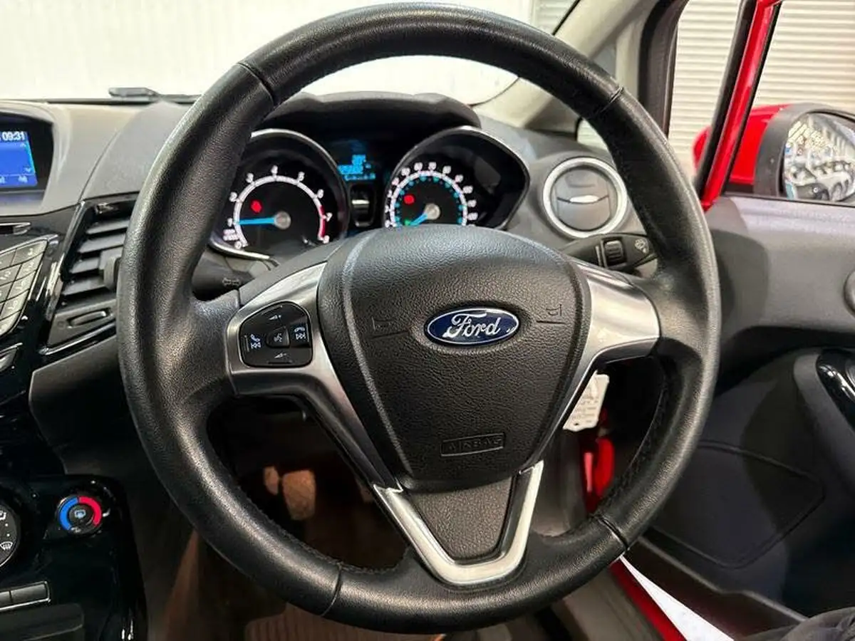 2016-ford-fiesta-10t-zetec-100ps-ecoboost-ss-5d-big-17