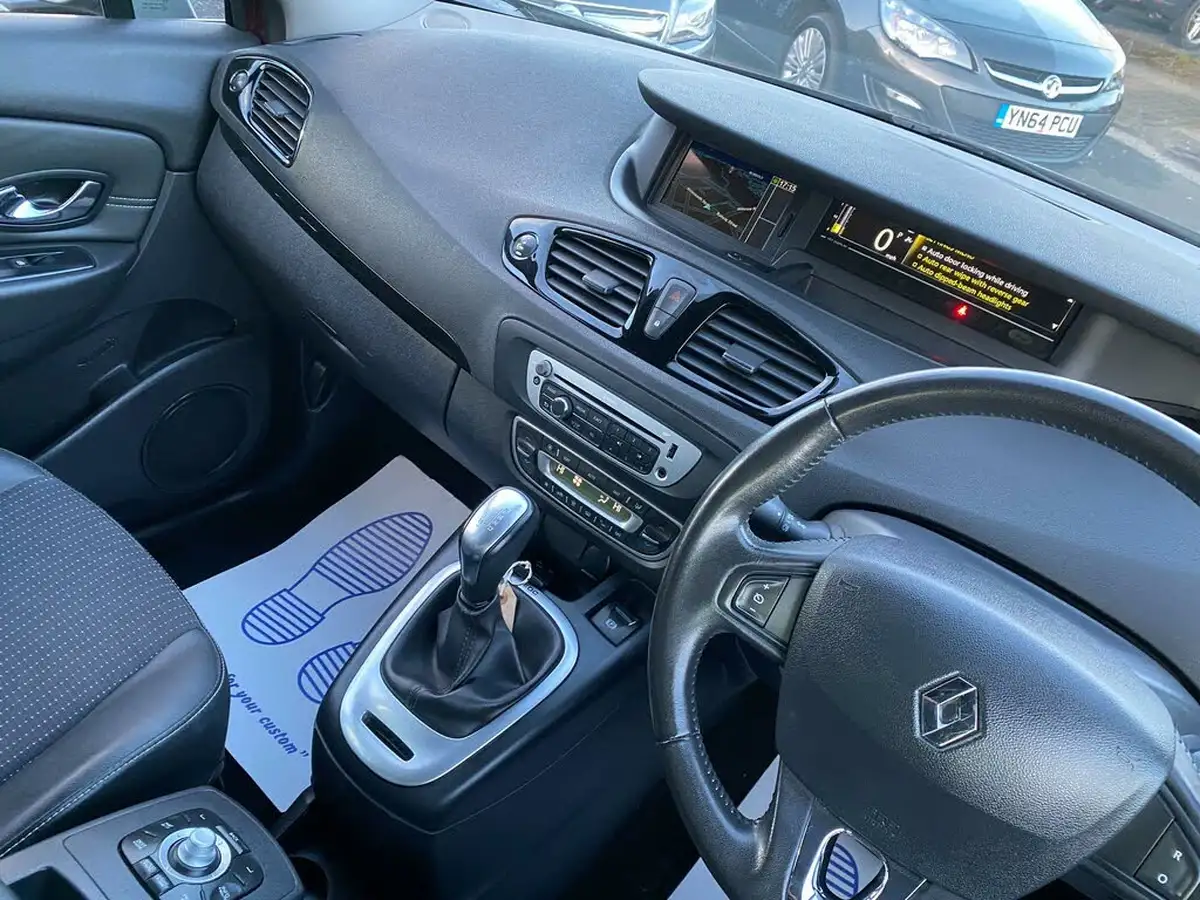 2014-renault-grand-scenic-15td-dynamique-tom-tom-edc-auto-big-41
