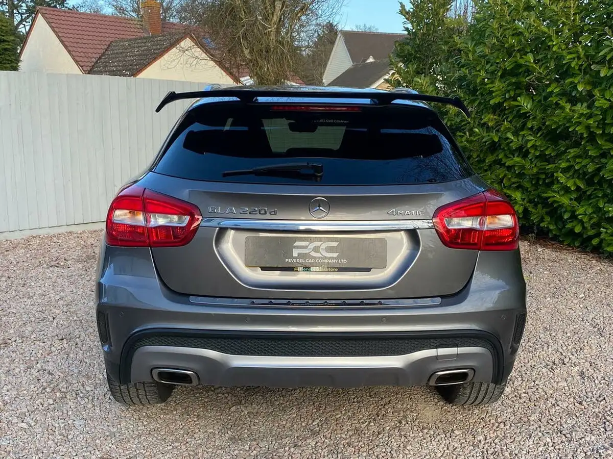 2017-mercedes-benz-gla-class-21d-gla-220d-amg-line-executivess-big-8