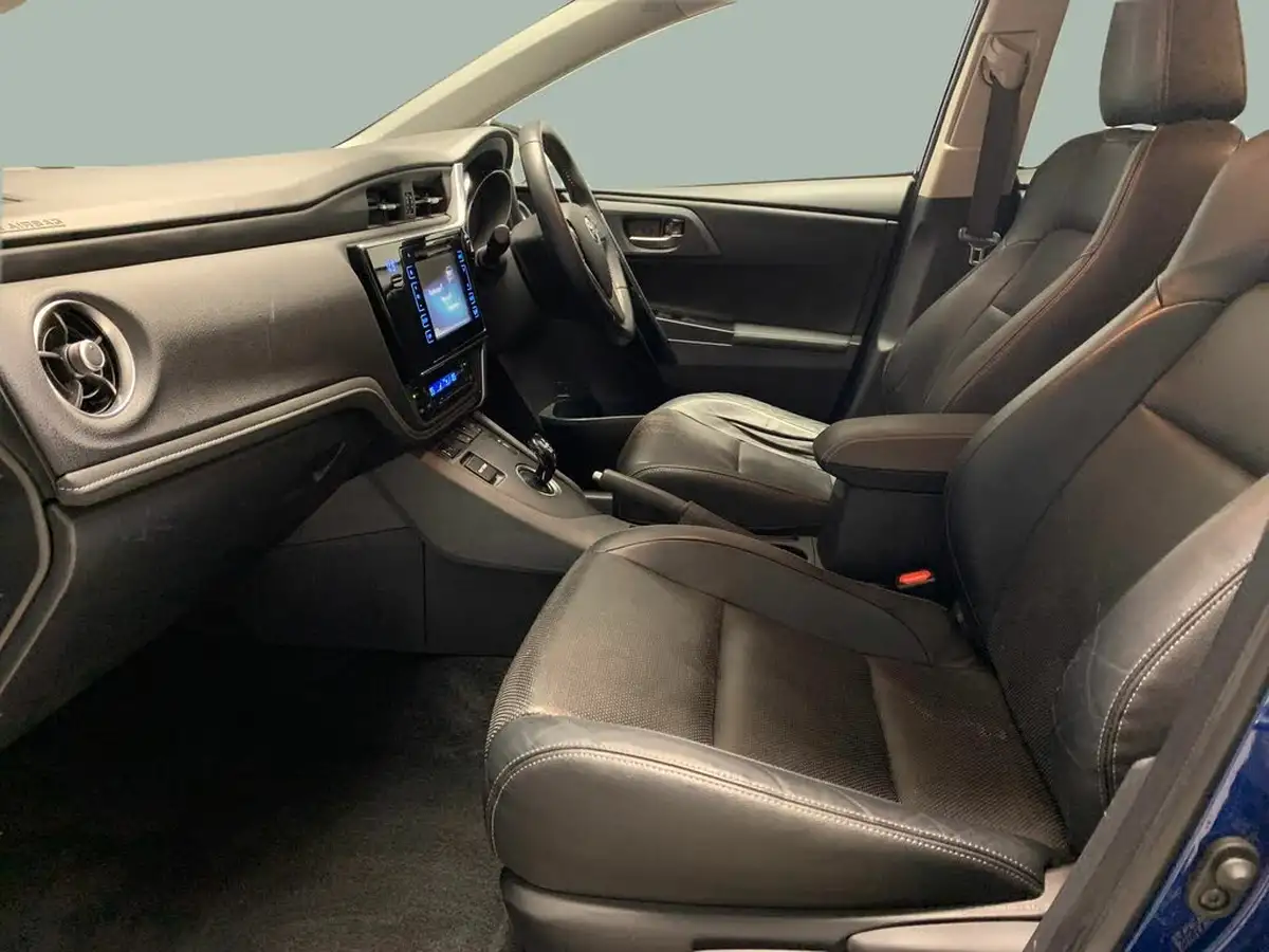 2018-toyota-auris-18-vvt-i-hsd-excel-pan-roof-hatchback-big-3