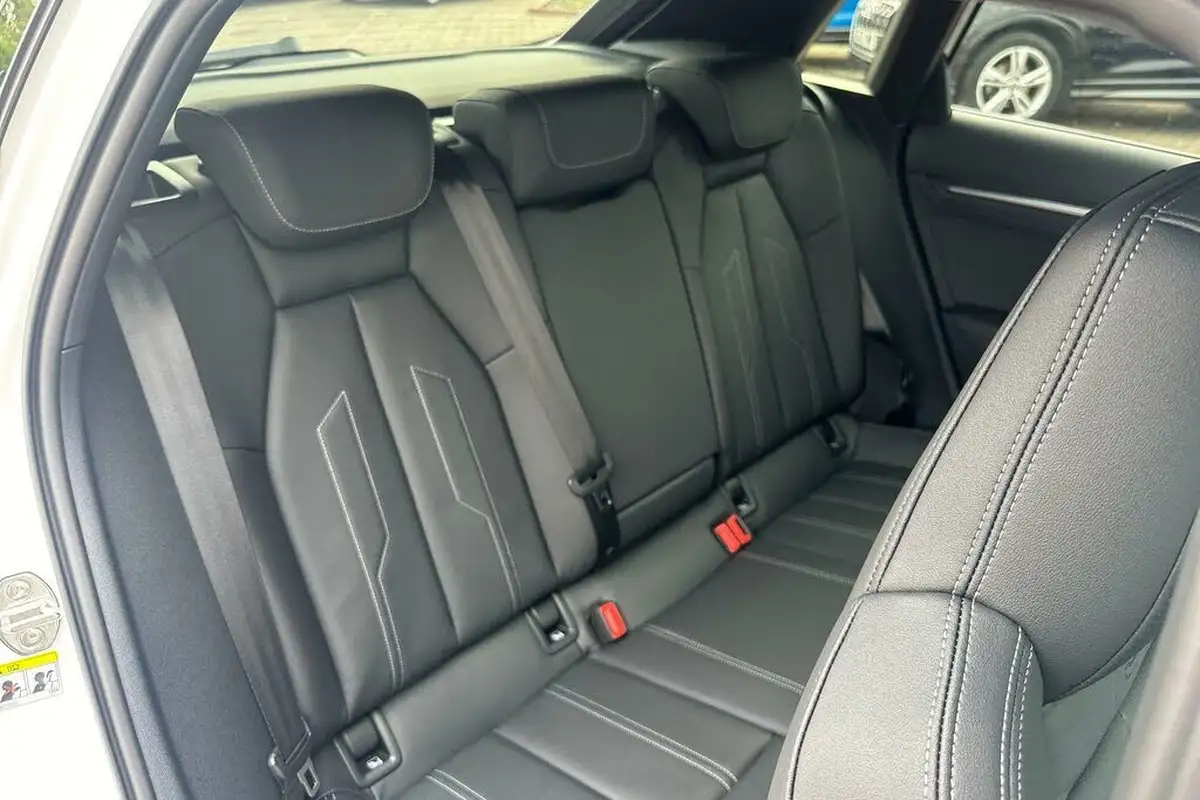 2024-audi-a3-14-40-tfsi-e-s-line-big-23