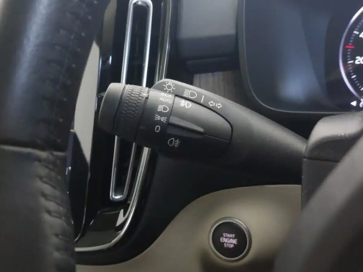 2020-volvo-xc40-15-t3-inscription-big-18