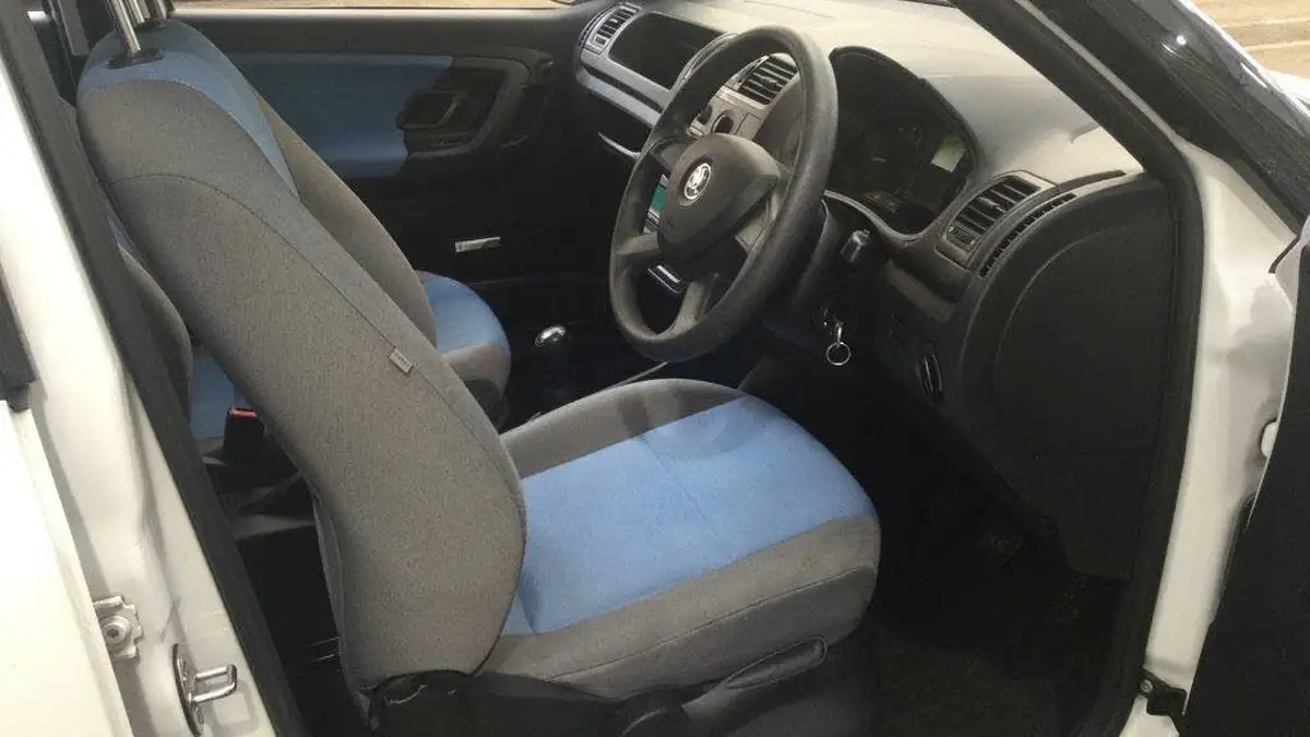 2013-skoda-fabia-12-12v-s-hatchback-1198cc-big-3